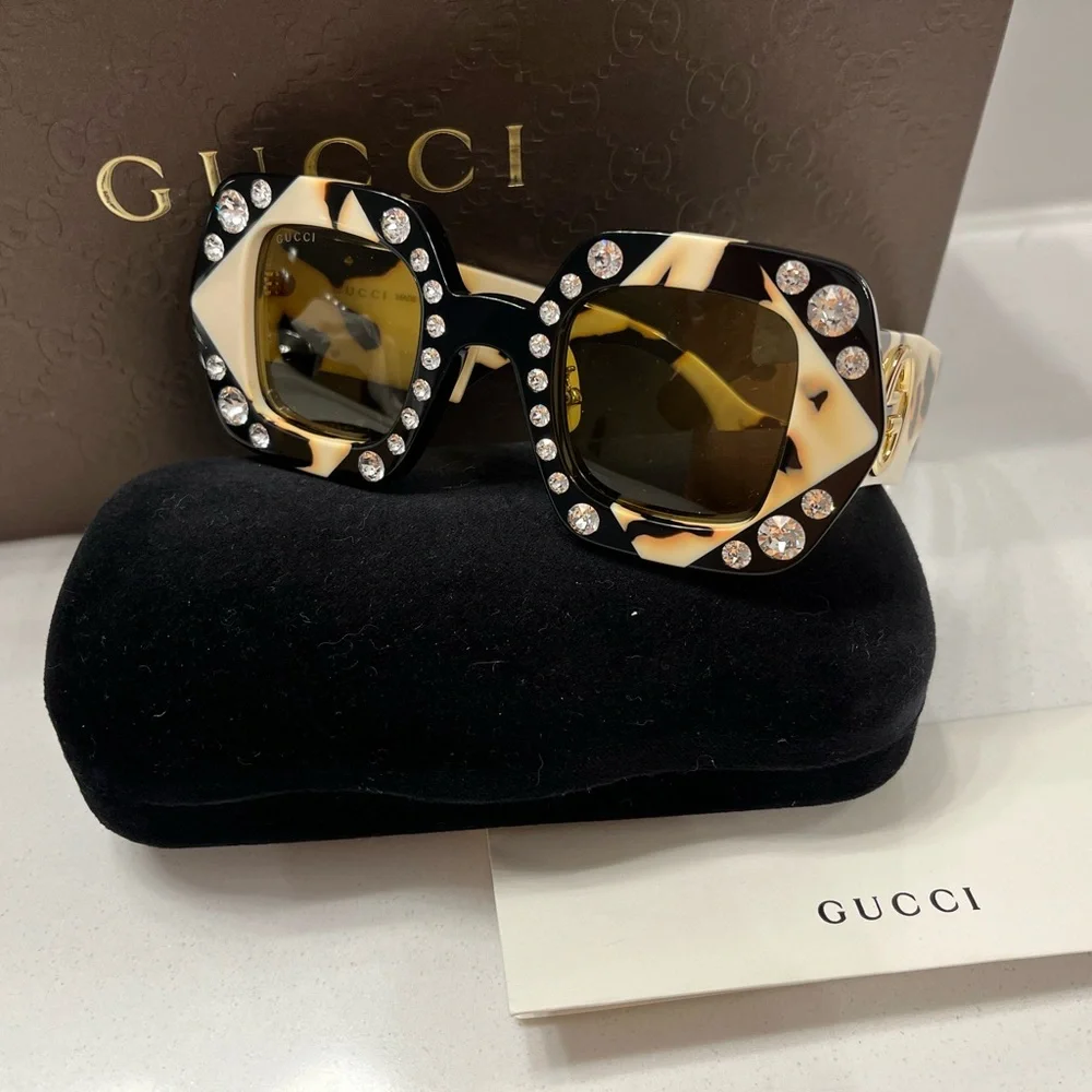 GUCCI Hollywood Forever Woman’s Sunglasses - Picture 2 of 16